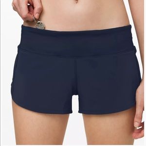 lululemom black speed up shorts 2.5”